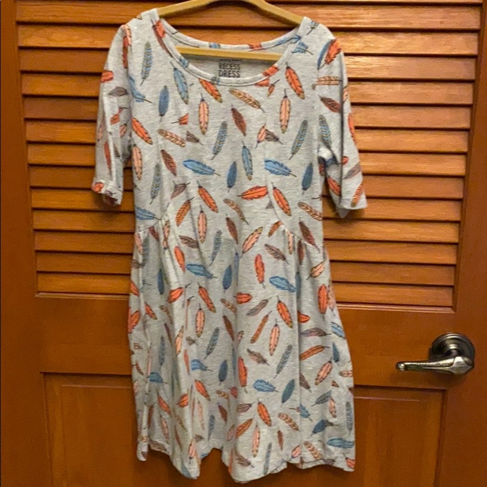 6x Feather print dress